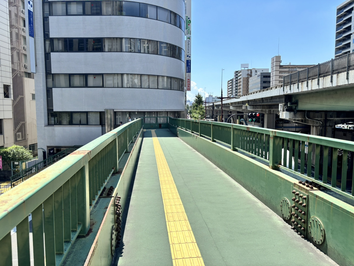 江坂駅から行き方
